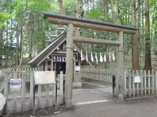 宝登山神社奥宮の本殿