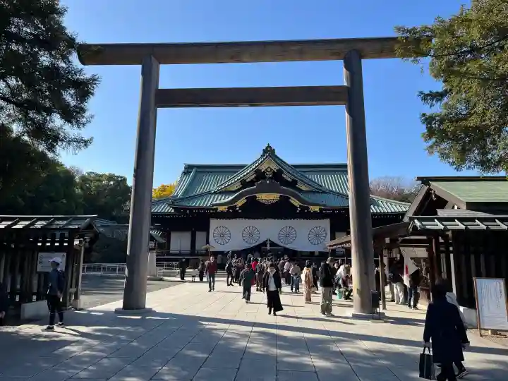 靖國神社の{uncategorized: "未分類", other: "その他", undefined: "問題あり", building: "その他建物", grave: "お墓", sacred_gate: "鳥居", guardian: "狛犬", statue: "像", buddha: "仏像", history: "歴史", nature: "自然", garden: "庭園", animal: "動物", pagoda: "塔", temizu: "手水舎", mountain_gate: "山門・神門", sanctuary: "本殿・本堂", subordinate: "末社・摂社", art: "芸術", scenery: "景色", jizo: "地蔵", ema: "絵馬", goshuin: "御朱印", omikuji: "おみくじ", items: "授与品その他", amulet: "お守り", goshuincho: "御朱印帳", eats: "食事", festival: "お祭り", votive_dance: "神楽", shichigosan: "七五三参", wedding: "結婚式", experience: "体験その他", initially: "初詣", around: "周辺", anti_infection: "感染症対策"}