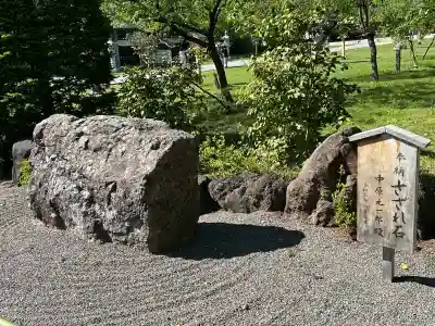 長野縣護國神社の{uncategorized: "未分類", other: "その他", undefined: "問題あり", building: "その他建物", grave: "お墓", sacred_gate: "鳥居", guardian: "狛犬", statue: "像", buddha: "仏像", history: "歴史", nature: "自然", garden: "庭園", animal: "動物", pagoda: "塔", temizu: "手水舎", mountain_gate: "山門・神門", sanctuary: "本殿・本堂", subordinate: "末社・摂社", art: "芸術", scenery: "景色", jizo: "地蔵", ema: "絵馬", goshuin: "御朱印", omikuji: "おみくじ", items: "授与品その他", amulet: "お守り", goshuincho: "御朱印帳", eats: "食事", festival: "お祭り", votive_dance: "神楽", shichigosan: "七五三参", wedding: "結婚式", experience: "体験その他", initially: "初詣", around: "周辺", anti_infection: "感染症対策"}