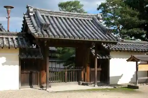 中宮寺の山門・神門