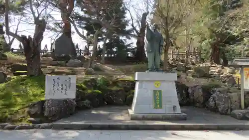 上杉神社の像