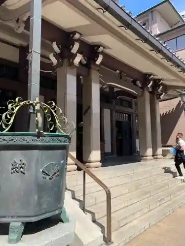 とげぬき地蔵尊 高岩寺の{uncategorized: "未分類", other: "その他", undefined: "問題あり", building: "その他建物", grave: "お墓", sacred_gate: "鳥居", guardian: "狛犬", statue: "像", buddha: "仏像", history: "歴史", nature: "自然", garden: "庭園", animal: "動物", pagoda: "塔", temizu: "手水舎", mountain_gate: "山門・神門", sanctuary: "本殿・本堂", subordinate: "末社・摂社", art: "芸術", scenery: "景色", jizo: "地蔵", ema: "絵馬", goshuin: "御朱印", omikuji: "おみくじ", items: "授与品その他", amulet: "お守り", goshuincho: "御朱印帳", eats: "食事", festival: "お祭り", votive_dance: "神楽", shichigosan: "七五三参", wedding: "結婚式", experience: "体験その他", initially: "初詣", around: "周辺", anti_infection: "感染症対策"}