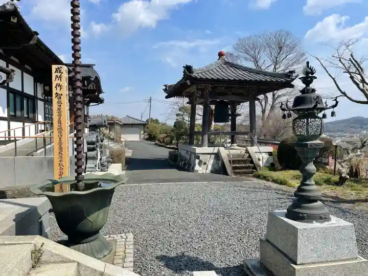 鳳台院の{uncategorized: "未分類", other: "その他", undefined: "問題あり", building: "その他建物", grave: "お墓", sacred_gate: "鳥居", guardian: "狛犬", statue: "像", buddha: "仏像", history: "歴史", nature: "自然", garden: "庭園", animal: "動物", pagoda: "塔", temizu: "手水舎", mountain_gate: "山門・神門", sanctuary: "本殿・本堂", subordinate: "末社・摂社", art: "芸術", scenery: "景色", jizo: "地蔵", ema: "絵馬", goshuin: "御朱印", omikuji: "おみくじ", items: "授与品その他", amulet: "お守り", goshuincho: "御朱印帳", eats: "食事", festival: "お祭り", votive_dance: "神楽", shichigosan: "七五三参", wedding: "結婚式", experience: "体験その他", initially: "初詣", around: "周辺", anti_infection: "感染症対策"}