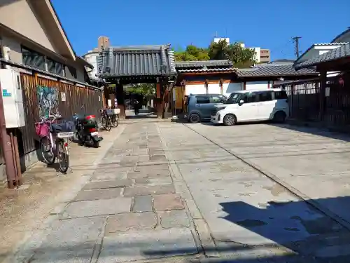 全興寺の{uncategorized: "未分類", other: "その他", undefined: "問題あり", building: "その他建物", grave: "お墓", sacred_gate: "鳥居", guardian: "狛犬", statue: "像", buddha: "仏像", history: "歴史", nature: "自然", garden: "庭園", animal: "動物", pagoda: "塔", temizu: "手水舎", mountain_gate: "山門・神門", sanctuary: "本殿・本堂", subordinate: "末社・摂社", art: "芸術", scenery: "景色", jizo: "地蔵", ema: "絵馬", goshuin: "御朱印", omikuji: "おみくじ", items: "授与品その他", amulet: "お守り", goshuincho: "御朱印帳", eats: "食事", festival: "お祭り", votive_dance: "神楽", shichigosan: "七五三参", wedding: "結婚式", experience: "体験その他", initially: "初詣", around: "周辺", anti_infection: "感染症対策"}