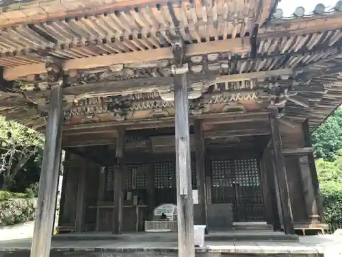 弥勒寺の本殿・本堂