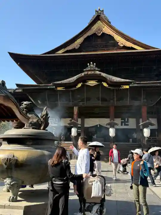 善光寺の{uncategorized: "未分類", other: "その他", undefined: "問題あり", building: "その他建物", grave: "お墓", sacred_gate: "鳥居", guardian: "狛犬", statue: "像", buddha: "仏像", history: "歴史", nature: "自然", garden: "庭園", animal: "動物", pagoda: "塔", temizu: "手水舎", mountain_gate: "山門・神門", sanctuary: "本殿・本堂", subordinate: "末社・摂社", art: "芸術", scenery: "景色", jizo: "地蔵", ema: "絵馬", goshuin: "御朱印", omikuji: "おみくじ", items: "授与品その他", amulet: "お守り", goshuincho: "御朱印帳", eats: "食事", festival: "お祭り", votive_dance: "神楽", shichigosan: "七五三参", wedding: "結婚式", experience: "体験その他", initially: "初詣", around: "周辺", anti_infection: "感染症対策"}