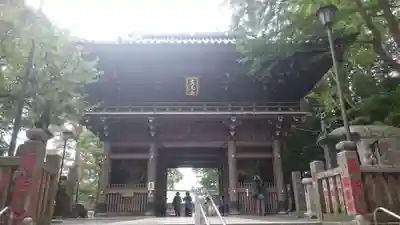 高尾山薬王院の山門・神門
