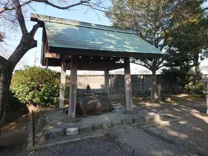 神明社の手水舎