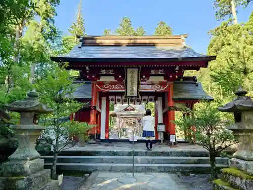 宇奈岐日女神社の山門