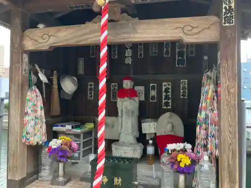 道慶地蔵尊の{uncategorized: "未分類", other: "その他", undefined: "問題あり", building: "その他建物", grave: "お墓", sacred_gate: "鳥居", guardian: "狛犬", statue: "像", buddha: "仏像", history: "歴史", nature: "自然", garden: "庭園", animal: "動物", pagoda: "塔", temizu: "手水舎", mountain_gate: "山門・神門", sanctuary: "本殿・本堂", subordinate: "末社・摂社", art: "芸術", scenery: "景色", jizo: "地蔵", ema: "絵馬", goshuin: "御朱印", omikuji: "おみくじ", items: "授与品その他", amulet: "お守り", goshuincho: "御朱印帳", eats: "食事", festival: "お祭り", votive_dance: "神楽", shichigosan: "七五三参", wedding: "結婚式", experience: "体験その他", initially: "初詣", around: "周辺", anti_infection: "感染症対策"}