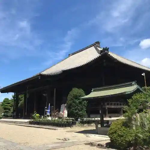 西大寺の本殿・本堂