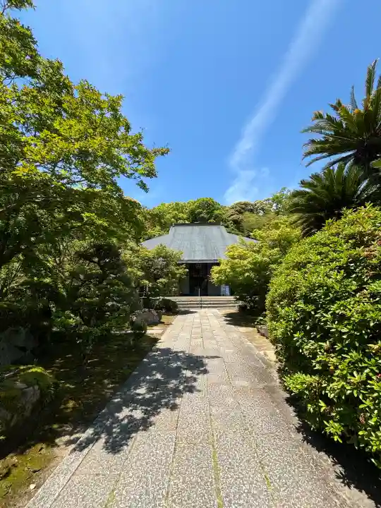 伊勢の国 四天王寺の{uncategorized: "未分類", other: "その他", undefined: "問題あり", building: "その他建物", grave: "お墓", sacred_gate: "鳥居", guardian: "狛犬", statue: "像", buddha: "仏像", history: "歴史", nature: "自然", garden: "庭園", animal: "動物", pagoda: "塔", temizu: "手水舎", mountain_gate: "山門・神門", sanctuary: "本殿・本堂", subordinate: "末社・摂社", art: "芸術", scenery: "景色", jizo: "地蔵", ema: "絵馬", goshuin: "御朱印", omikuji: "おみくじ", items: "授与品その他", amulet: "お守り", goshuincho: "御朱印帳", eats: "食事", festival: "お祭り", votive_dance: "神楽", shichigosan: "七五三参", wedding: "結婚式", experience: "体験その他", initially: "初詣", around: "周辺", anti_infection: "感染症対策"}