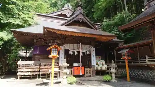 新倉富士浅間神社の本殿