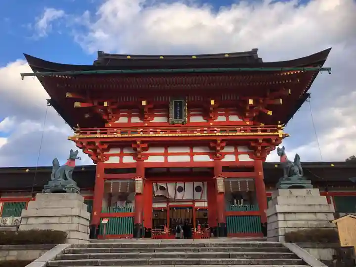伏見稲荷大社の山門・神門