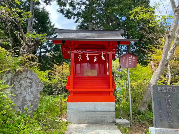 武蔵御嶽神社の末社・摂社