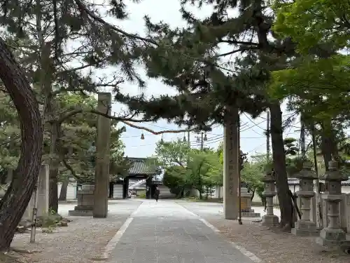 道明寺天満宮の{uncategorized: "未分類", other: "その他", undefined: "問題あり", building: "その他建物", grave: "お墓", sacred_gate: "鳥居", guardian: "狛犬", statue: "像", buddha: "仏像", history: "歴史", nature: "自然", garden: "庭園", animal: "動物", pagoda: "塔", temizu: "手水舎", mountain_gate: "山門・神門", sanctuary: "本殿・本堂", subordinate: "末社・摂社", art: "芸術", scenery: "景色", jizo: "地蔵", ema: "絵馬", goshuin: "御朱印", omikuji: "おみくじ", items: "授与品その他", amulet: "お守り", goshuincho: "御朱印帳", eats: "食事", festival: "お祭り", votive_dance: "神楽", shichigosan: "七五三参", wedding: "結婚式", experience: "体験その他", initially: "初詣", around: "周辺", anti_infection: "感染症対策"}