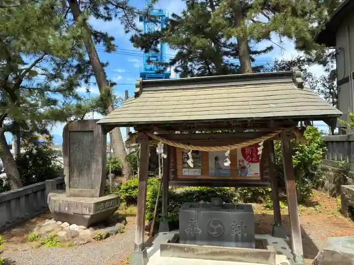 貴船神社の{uncategorized: "未分類", other: "その他", undefined: "問題あり", building: "その他建物", grave: "お墓", sacred_gate: "鳥居", guardian: "狛犬", statue: "像", buddha: "仏像", history: "歴史", nature: "自然", garden: "庭園", animal: "動物", pagoda: "塔", temizu: "手水舎", mountain_gate: "山門・神門", sanctuary: "本殿・本堂", subordinate: "末社・摂社", art: "芸術", scenery: "景色", jizo: "地蔵", ema: "絵馬", goshuin: "御朱印", omikuji: "おみくじ", items: "授与品その他", amulet: "お守り", goshuincho: "御朱印帳", eats: "食事", festival: "お祭り", votive_dance: "神楽", shichigosan: "七五三参", wedding: "結婚式", experience: "体験その他", initially: "初詣", around: "周辺", anti_infection: "感染症対策"}