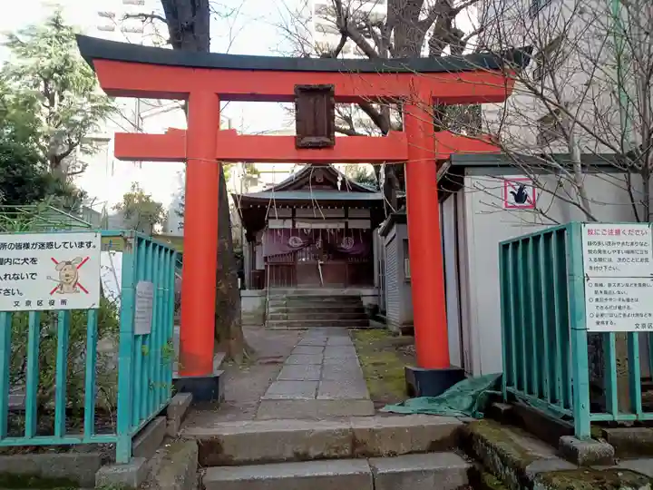 出世稲荷神社(春日稲荷神社)の鳥居
