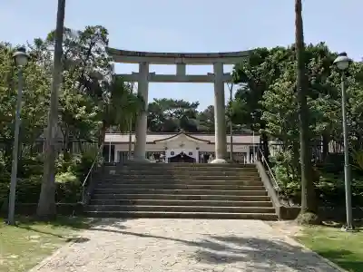 沖縄県護国神社の{uncategorized: "未分類", other: "その他", undefined: "問題あり", building: "その他建物", grave: "お墓", sacred_gate: "鳥居", guardian: "狛犬", statue: "像", buddha: "仏像", history: "歴史", nature: "自然", garden: "庭園", animal: "動物", pagoda: "塔", temizu: "手水舎", mountain_gate: "山門・神門", sanctuary: "本殿・本堂", subordinate: "末社・摂社", art: "芸術", scenery: "景色", jizo: "地蔵", ema: "絵馬", goshuin: "御朱印", omikuji: "おみくじ", items: "授与品その他", amulet: "お守り", goshuincho: "御朱印帳", eats: "食事", festival: "お祭り", votive_dance: "神楽", shichigosan: "七五三参", wedding: "結婚式", experience: "体験その他", initially: "初詣", around: "周辺", anti_infection: "感染症対策"}