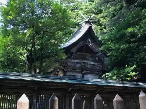 金華山黄金山神社の本殿