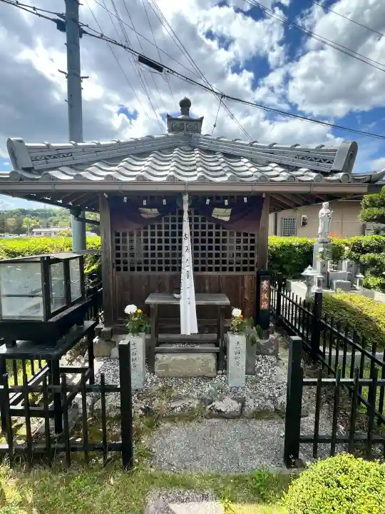 大師寺の{uncategorized: "未分類", other: "その他", undefined: "問題あり", building: "その他建物", grave: "お墓", sacred_gate: "鳥居", guardian: "狛犬", statue: "像", buddha: "仏像", history: "歴史", nature: "自然", garden: "庭園", animal: "動物", pagoda: "塔", temizu: "手水舎", mountain_gate: "山門・神門", sanctuary: "本殿・本堂", subordinate: "末社・摂社", art: "芸術", scenery: "景色", jizo: "地蔵", ema: "絵馬", goshuin: "御朱印", omikuji: "おみくじ", items: "授与品その他", amulet: "お守り", goshuincho: "御朱印帳", eats: "食事", festival: "お祭り", votive_dance: "神楽", shichigosan: "七五三参", wedding: "結婚式", experience: "体験その他", initially: "初詣", around: "周辺", anti_infection: "感染症対策"}