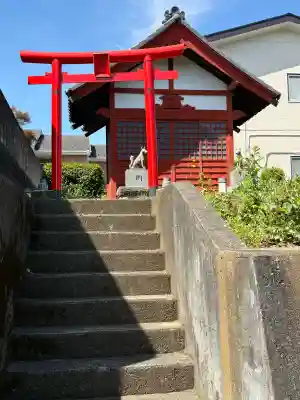 稲荷神社の{uncategorized: "未分類", other: "その他", undefined: "問題あり", building: "その他建物", grave: "お墓", sacred_gate: "鳥居", guardian: "狛犬", statue: "像", buddha: "仏像", history: "歴史", nature: "自然", garden: "庭園", animal: "動物", pagoda: "塔", temizu: "手水舎", mountain_gate: "山門・神門", sanctuary: "本殿・本堂", subordinate: "末社・摂社", art: "芸術", scenery: "景色", jizo: "地蔵", ema: "絵馬", goshuin: "御朱印", omikuji: "おみくじ", items: "授与品その他", amulet: "お守り", goshuincho: "御朱印帳", eats: "食事", festival: "お祭り", votive_dance: "神楽", shichigosan: "七五三参", wedding: "結婚式", experience: "体験その他", initially: "初詣", around: "周辺", anti_infection: "感染症対策"}