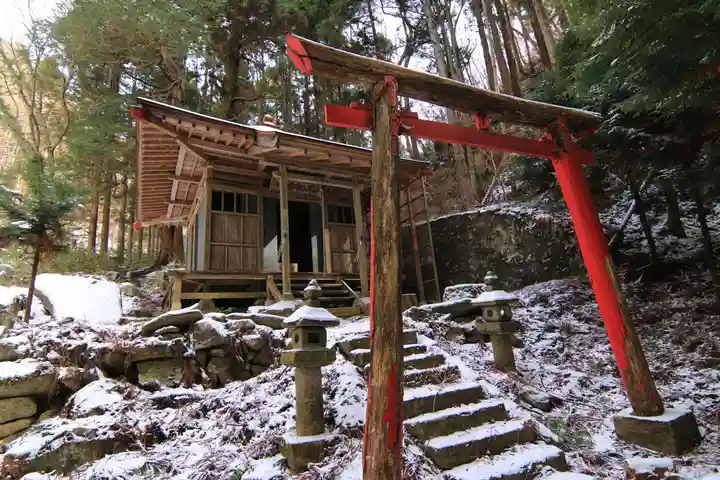 大滝不動尊の本殿・本堂