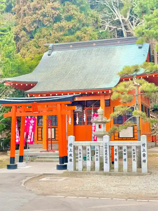 函館八幡宮の{uncategorized: "未分類", other: "その他", undefined: "問題あり", building: "その他建物", grave: "お墓", sacred_gate: "鳥居", guardian: "狛犬", statue: "像", buddha: "仏像", history: "歴史", nature: "自然", garden: "庭園", animal: "動物", pagoda: "塔", temizu: "手水舎", mountain_gate: "山門・神門", sanctuary: "本殿・本堂", subordinate: "末社・摂社", art: "芸術", scenery: "景色", jizo: "地蔵", ema: "絵馬", goshuin: "御朱印", omikuji: "おみくじ", items: "授与品その他", amulet: "お守り", goshuincho: "御朱印帳", eats: "食事", festival: "お祭り", votive_dance: "神楽", shichigosan: "七五三参", wedding: "結婚式", experience: "体験その他", initially: "初詣", around: "周辺", anti_infection: "感染症対策"}