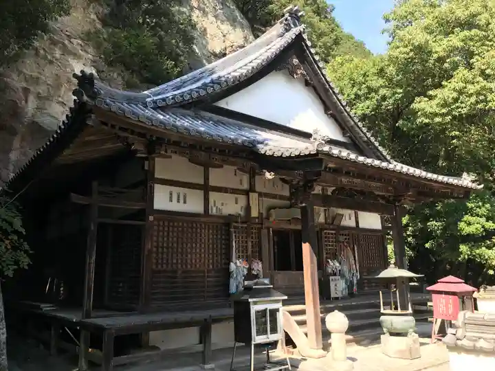 弥谷寺の本殿・本堂