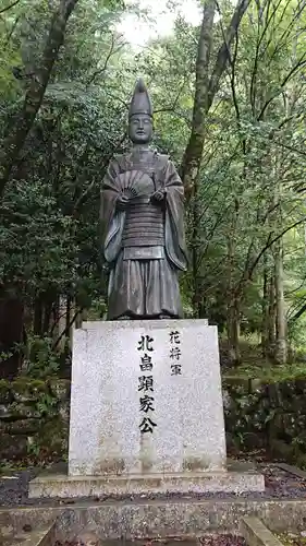 北畠神社の像