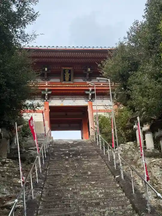 紀州東照宮の{uncategorized: "未分類", other: "その他", undefined: "問題あり", building: "その他建物", grave: "お墓", sacred_gate: "鳥居", guardian: "狛犬", statue: "像", buddha: "仏像", history: "歴史", nature: "自然", garden: "庭園", animal: "動物", pagoda: "塔", temizu: "手水舎", mountain_gate: "山門・神門", sanctuary: "本殿・本堂", subordinate: "末社・摂社", art: "芸術", scenery: "景色", jizo: "地蔵", ema: "絵馬", goshuin: "御朱印", omikuji: "おみくじ", items: "授与品その他", amulet: "お守り", goshuincho: "御朱印帳", eats: "食事", festival: "お祭り", votive_dance: "神楽", shichigosan: "七五三参", wedding: "結婚式", experience: "体験その他", initially: "初詣", around: "周辺", anti_infection: "感染症対策"}