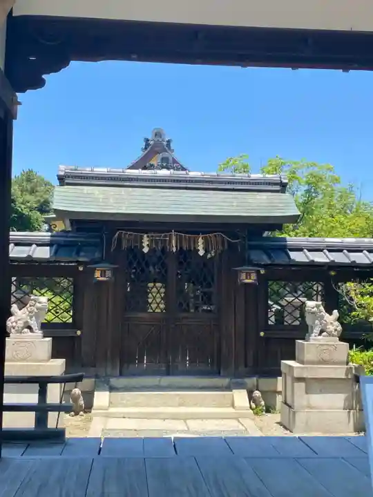 神泉苑の本殿・本堂