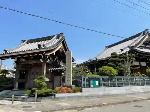 常源寺の山門