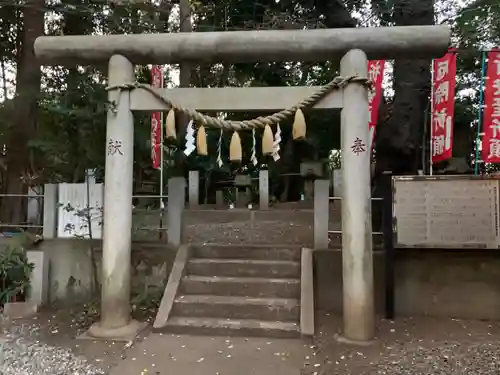 座間神社の鳥居