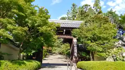 光明寺（粟生光明寺）の山門・神門
