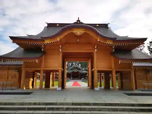 新潟縣護國神社の山門・神門