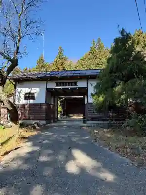 高山不動尊常楽院の{uncategorized: "未分類", other: "その他", undefined: "問題あり", building: "その他建物", grave: "お墓", sacred_gate: "鳥居", guardian: "狛犬", statue: "像", buddha: "仏像", history: "歴史", nature: "自然", garden: "庭園", animal: "動物", pagoda: "塔", temizu: "手水舎", mountain_gate: "山門・神門", sanctuary: "本殿・本堂", subordinate: "末社・摂社", art: "芸術", scenery: "景色", jizo: "地蔵", ema: "絵馬", goshuin: "御朱印", omikuji: "おみくじ", items: "授与品その他", amulet: "お守り", goshuincho: "御朱印帳", eats: "食事", festival: "お祭り", votive_dance: "神楽", shichigosan: "七五三参", wedding: "結婚式", experience: "体験その他", initially: "初詣", around: "周辺", anti_infection: "感染症対策"}