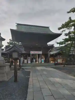 白山神社の山門・神門