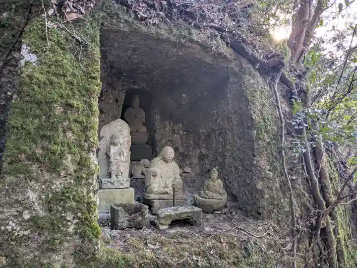 指月殿の{uncategorized: "未分類", other: "その他", undefined: "問題あり", building: "その他建物", grave: "お墓", sacred_gate: "鳥居", guardian: "狛犬", statue: "像", buddha: "仏像", history: "歴史", nature: "自然", garden: "庭園", animal: "動物", pagoda: "塔", temizu: "手水舎", mountain_gate: "山門・神門", sanctuary: "本殿・本堂", subordinate: "末社・摂社", art: "芸術", scenery: "景色", jizo: "地蔵", ema: "絵馬", goshuin: "御朱印", omikuji: "おみくじ", items: "授与品その他", amulet: "お守り", goshuincho: "御朱印帳", eats: "食事", festival: "お祭り", votive_dance: "神楽", shichigosan: "七五三参", wedding: "結婚式", experience: "体験その他", initially: "初詣", around: "周辺", anti_infection: "感染症対策"}