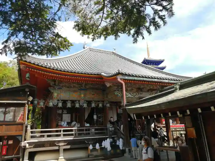 中山寺の本殿・本堂