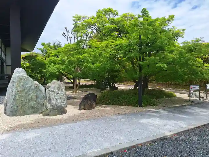 崇禅寺の{uncategorized: "未分類", other: "その他", undefined: "問題あり", building: "その他建物", grave: "お墓", sacred_gate: "鳥居", guardian: "狛犬", statue: "像", buddha: "仏像", history: "歴史", nature: "自然", garden: "庭園", animal: "動物", pagoda: "塔", temizu: "手水舎", mountain_gate: "山門・神門", sanctuary: "本殿・本堂", subordinate: "末社・摂社", art: "芸術", scenery: "景色", jizo: "地蔵", ema: "絵馬", goshuin: "御朱印", omikuji: "おみくじ", items: "授与品その他", amulet: "お守り", goshuincho: "御朱印帳", eats: "食事", festival: "お祭り", votive_dance: "神楽", shichigosan: "七五三参", wedding: "結婚式", experience: "体験その他", initially: "初詣", around: "周辺", anti_infection: "感染症対策"}