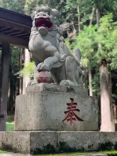 淺間神社（忍野村内野）の狛犬