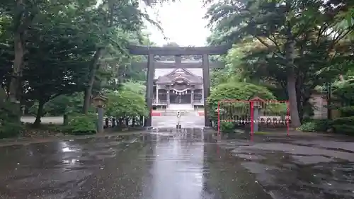 靜内神社の鳥居