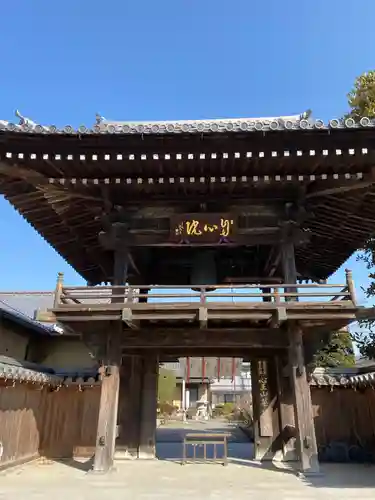 華蔵寺の山門