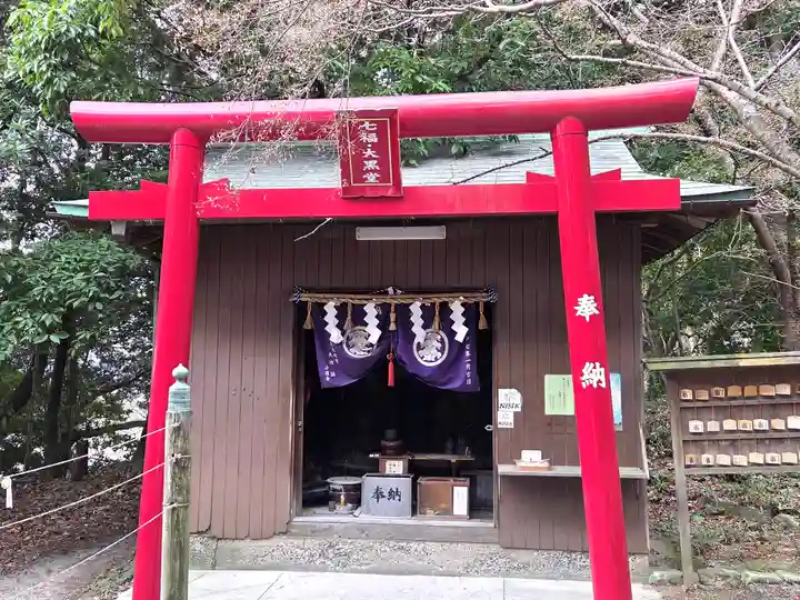宮地嶽神社の末社・摂社