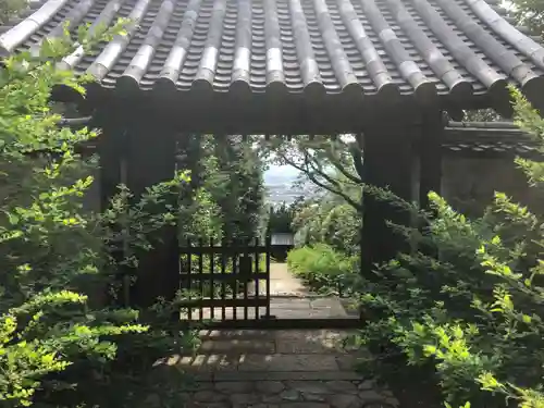 白毫寺の山門