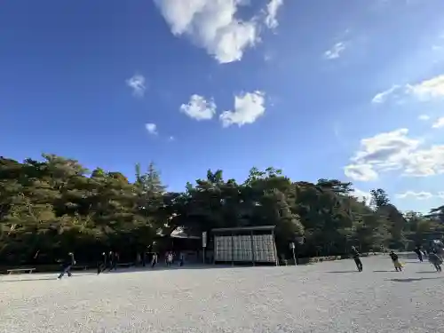 伊勢神宮内宮（皇大神宮）の{uncategorized: "未分類", other: "その他", undefined: "問題あり", building: "その他建物", grave: "お墓", sacred_gate: "鳥居", guardian: "狛犬", statue: "像", buddha: "仏像", history: "歴史", nature: "自然", garden: "庭園", animal: "動物", pagoda: "塔", temizu: "手水舎", mountain_gate: "山門・神門", sanctuary: "本殿・本堂", subordinate: "末社・摂社", art: "芸術", scenery: "景色", jizo: "地蔵", ema: "絵馬", goshuin: "御朱印", omikuji: "おみくじ", items: "授与品その他", amulet: "お守り", goshuincho: "御朱印帳", eats: "食事", festival: "お祭り", votive_dance: "神楽", shichigosan: "七五三参", wedding: "結婚式", experience: "体験その他", initially: "初詣", around: "周辺", anti_infection: "感染症対策"}