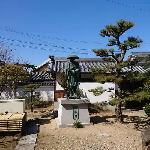 明厳寺の像