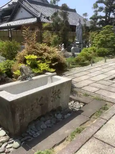 世尊院（曼陀羅寺塔頭）の手水舎