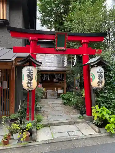 五十稲荷神社(栄寿稲荷神社)の鳥居